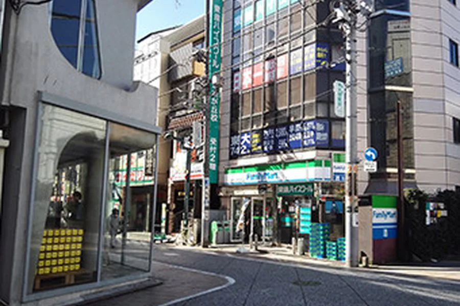 ファミリーマートとチーズタルト店
