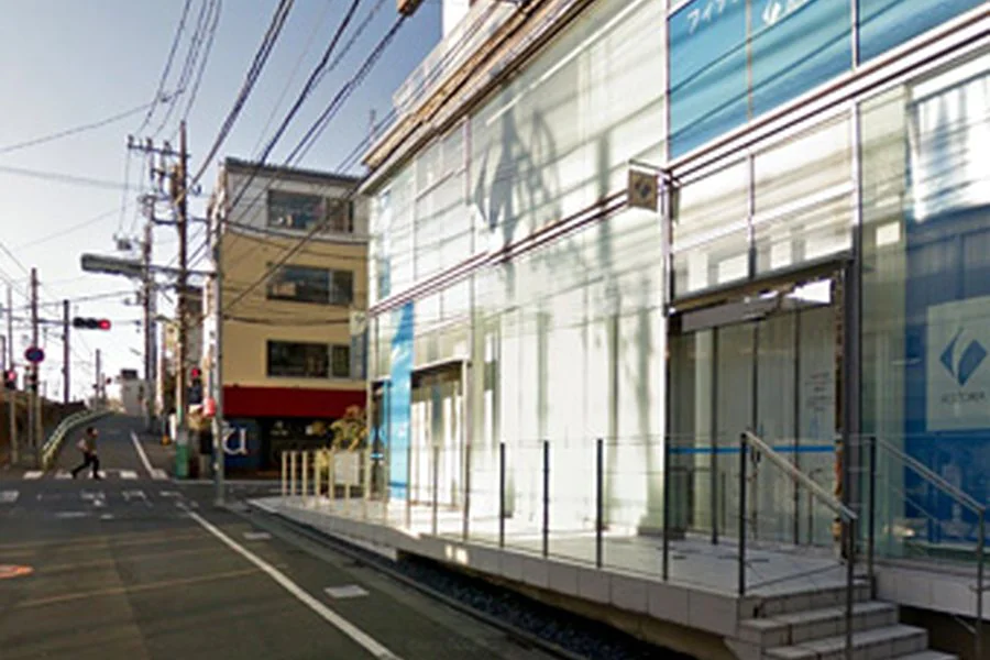 あおぞら銀行のある交差点
