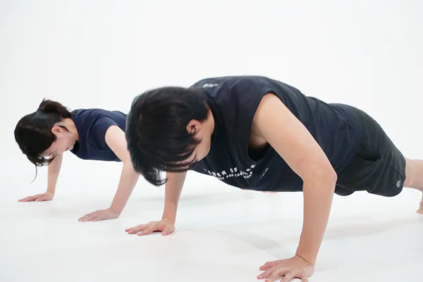 ペアで取り組むトレーニングの様子